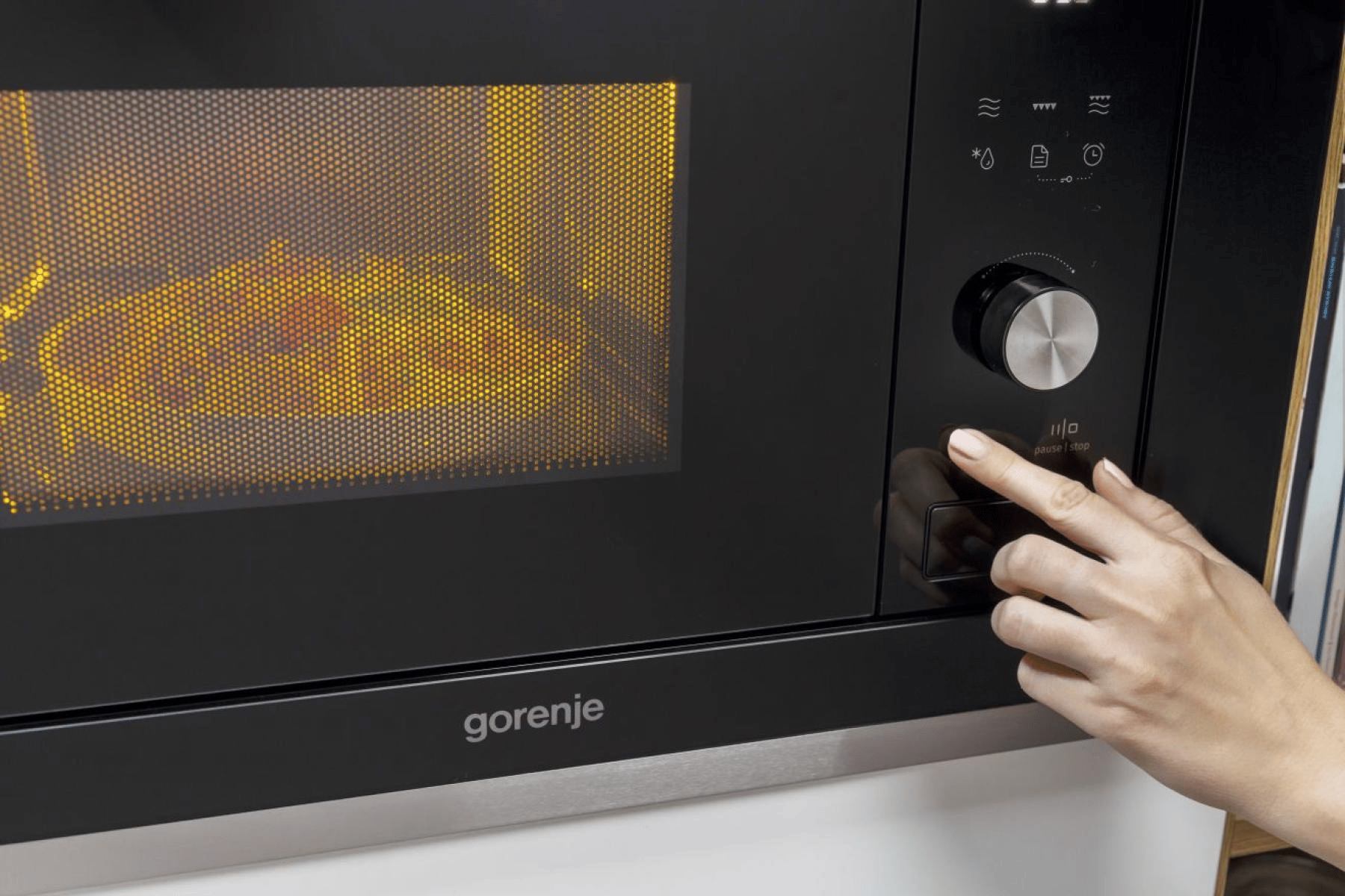 Вбуд. міквохв. піч GORENJE BMX201AG1BG (XY820Z)