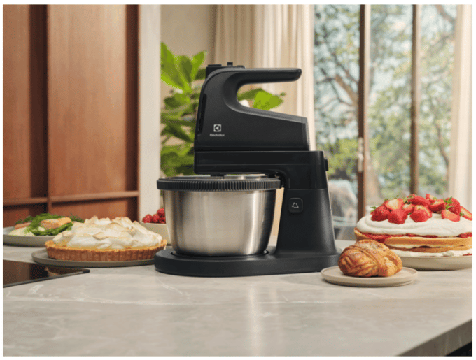 Міксер з чашою ELECTROLUX ESM4B