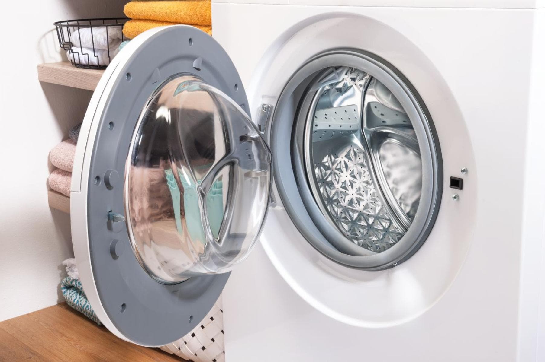 Пральна машина GORENJE WNHPI 62SCSIRV/UA (WFLP6012) + пласт. бак