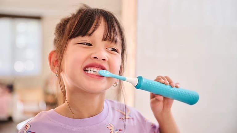 Зубна електрощітка PHILIPS HX6042/90 насадки Kids 7+ років 2 шт