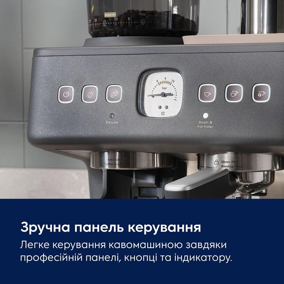 Кавоварка еспрессо ELECTROLUX E8EC1-8BP, чорна
