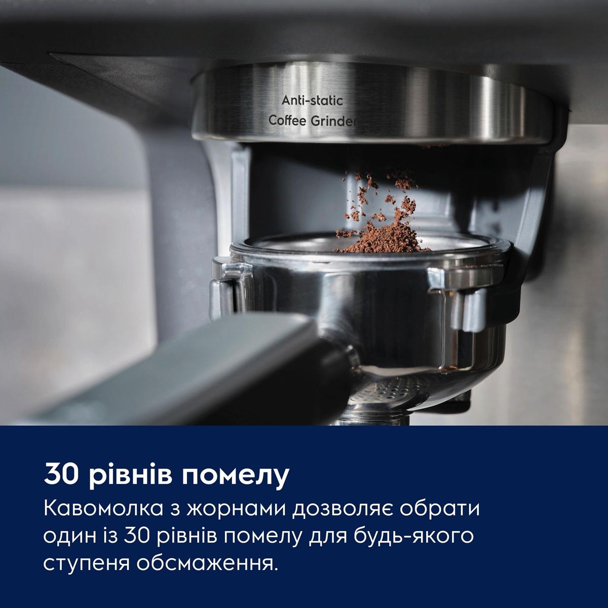 Кавоварка еспрессо ELECTROLUX E8EC1-8BP, чорна