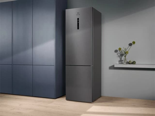 Холодильник ELECTROLUX LNT7ME36X3